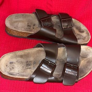 Women’s 8 BIRKENSTOCK SANDALS Men’s 6
